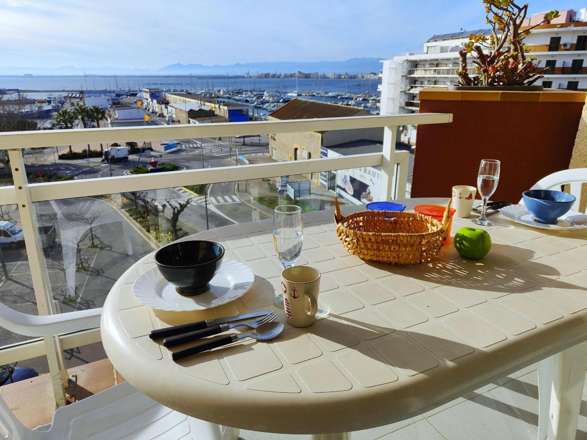 2166 Rocmar 1 4-C, Excelente Situacion Frente Al Puerto Pesquero Y Con Vista A La Bahia. Gran Terraza. Gran Parking Publico Delante. - Es-258-30 Apartamento Roses Exterior foto
