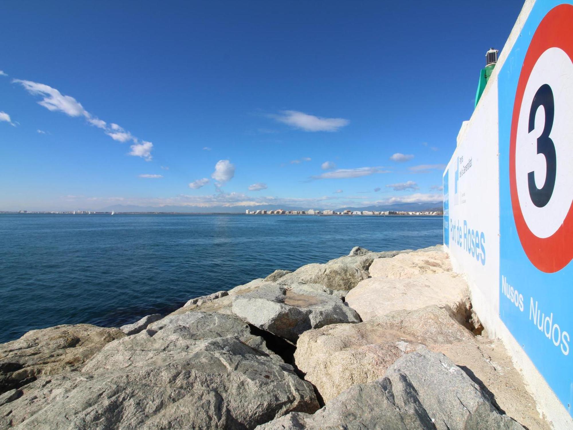 2166 Rocmar 1 4-C, Excelente Situacion Frente Al Puerto Pesquero Y Con Vista A La Bahia. Gran Terraza. Gran Parking Publico Delante. - Es-258-30 Apartamento Roses Exterior foto